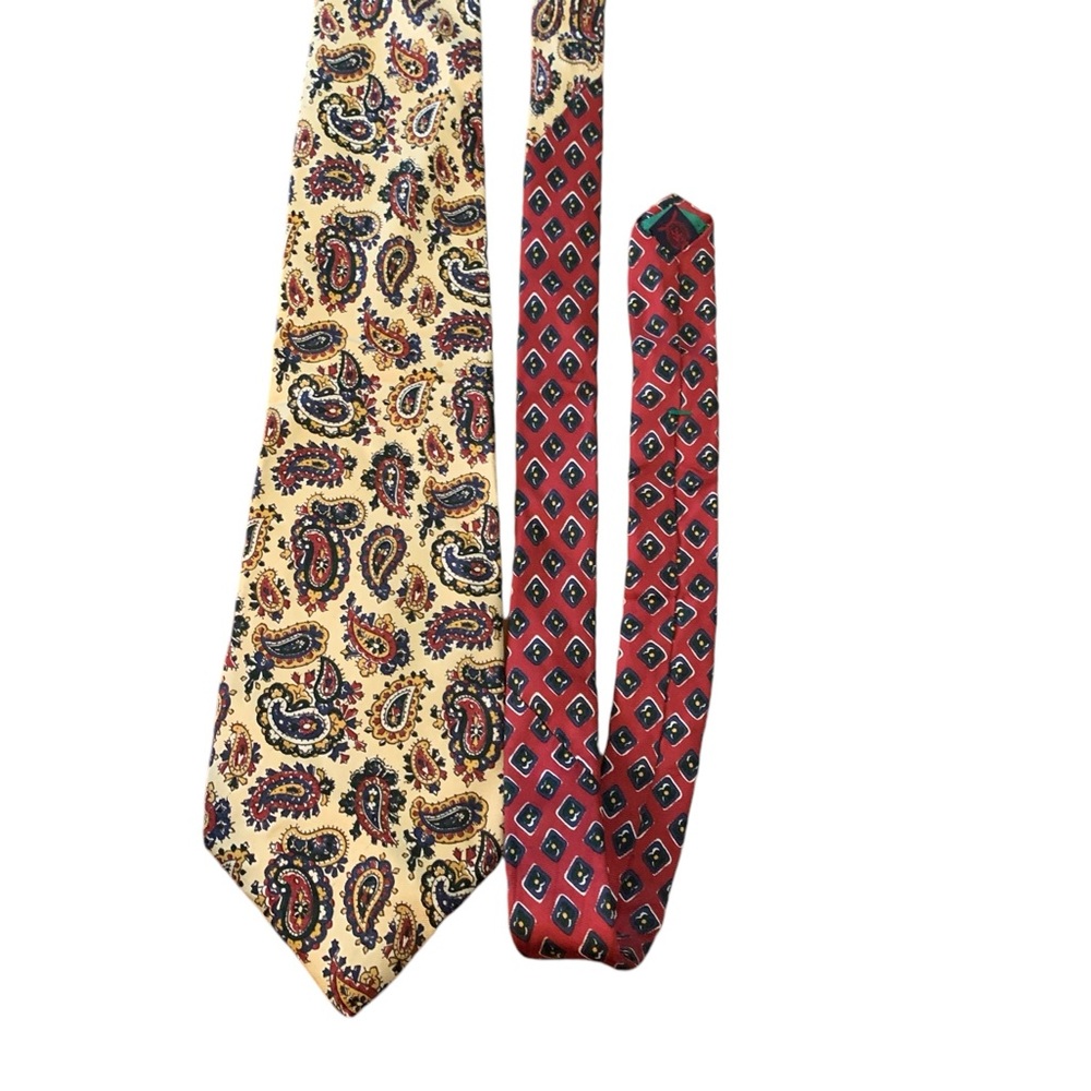 Tommy Hilfiger 100% silk vintage tie. Cream with red, blue & gold paisley.  EUC